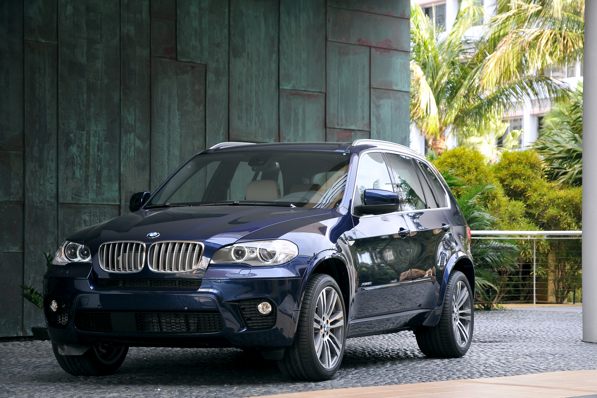 Обзор одного из самых популярных автомобилей bmw x5 и его моделей Обзор одного из самых популярных автомобилей bmw x5 и его моделей